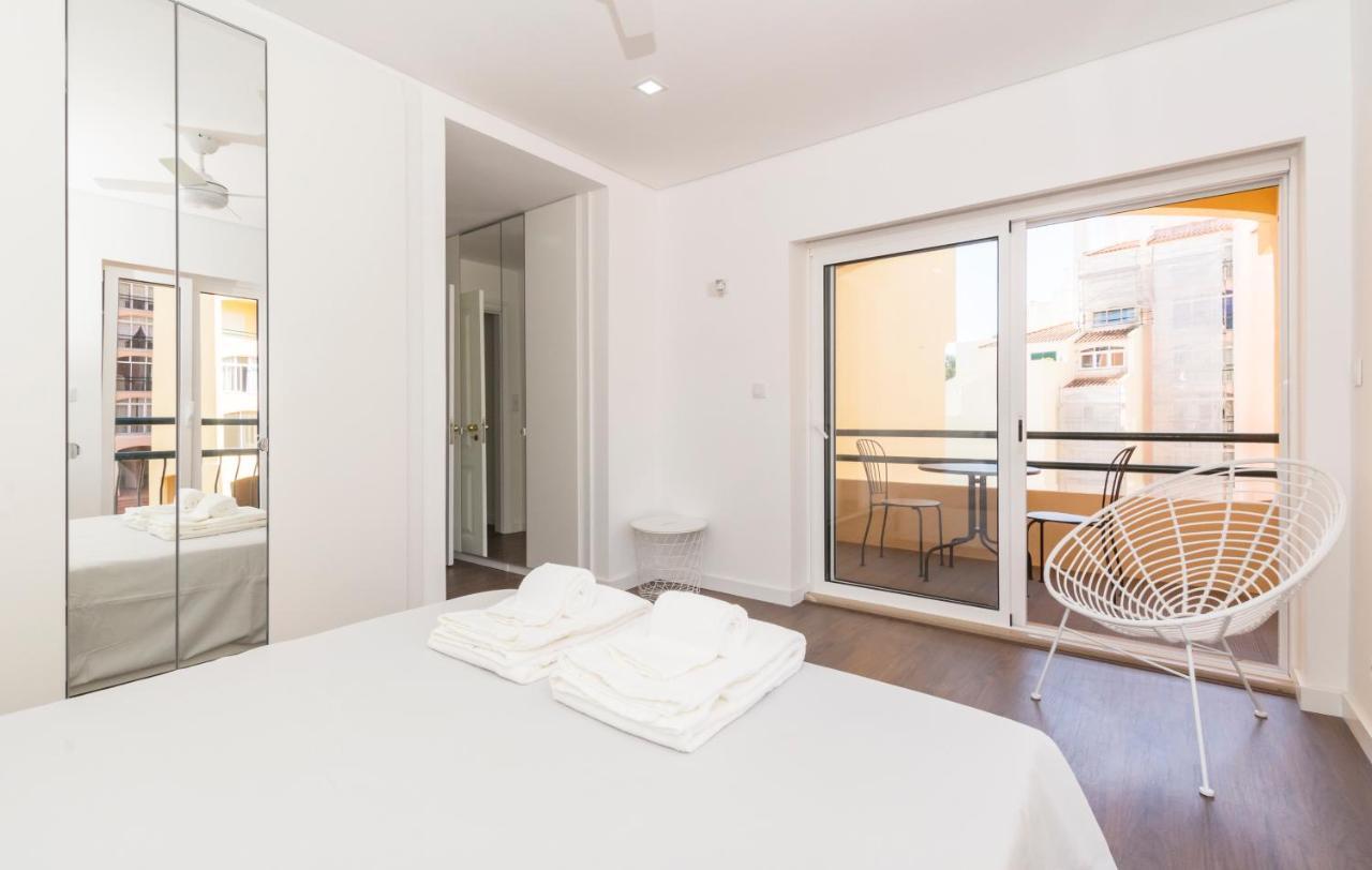 Houze_Lovely Flat With Swimming Pool! Кашкайш Екстериор снимка